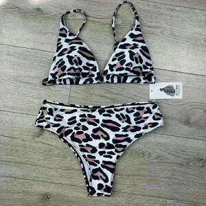 Amazon Cheetah Bikini Set with High Waisted Bottoms Size M